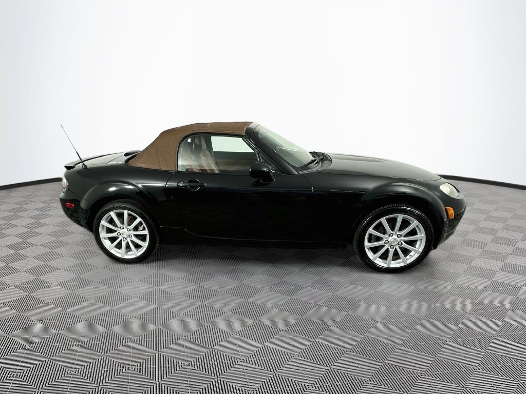 Used 2007 MAZDA MX-5 Miata Grand Touring w/ Premium Pkg RWD image 11