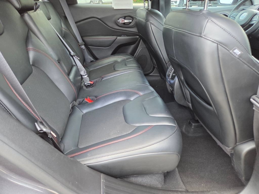 Used 2022 Jeep Cherokee Trailhawk AWD/4WD image 18