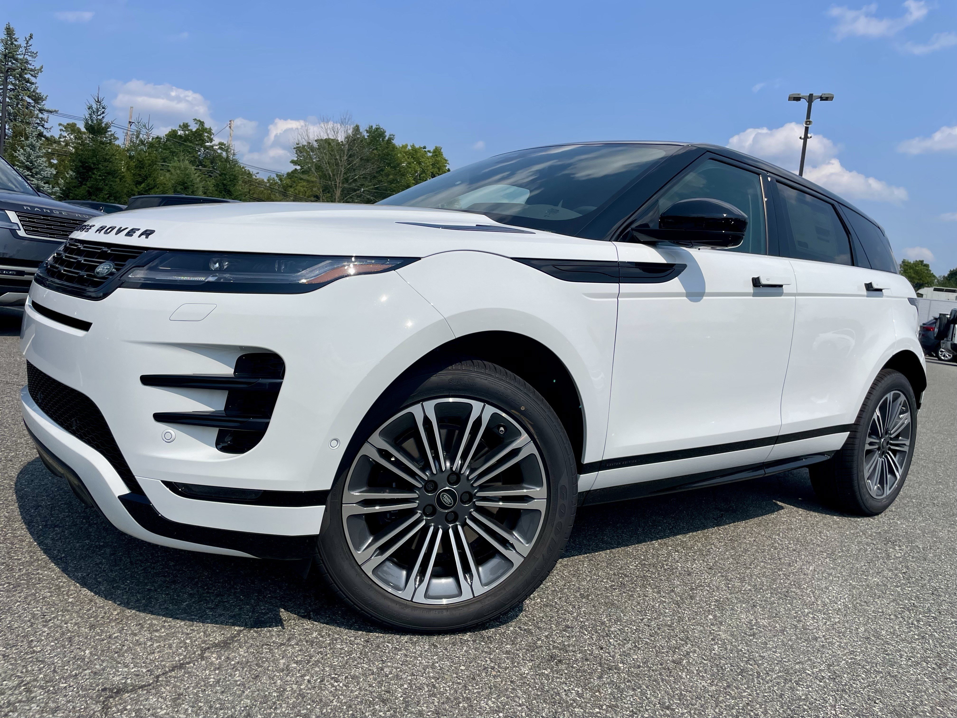 New 2026 Land Rover Range Rover Evoque Hoxton AWD/4WD image 37