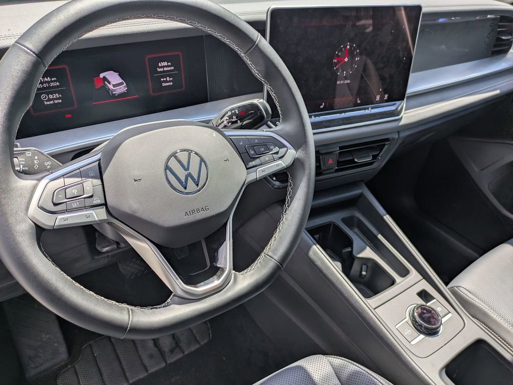 Used 2025 Volkswagen Tiguan SE w/ Panoramic Sunroof Package AWD/4WD image 16