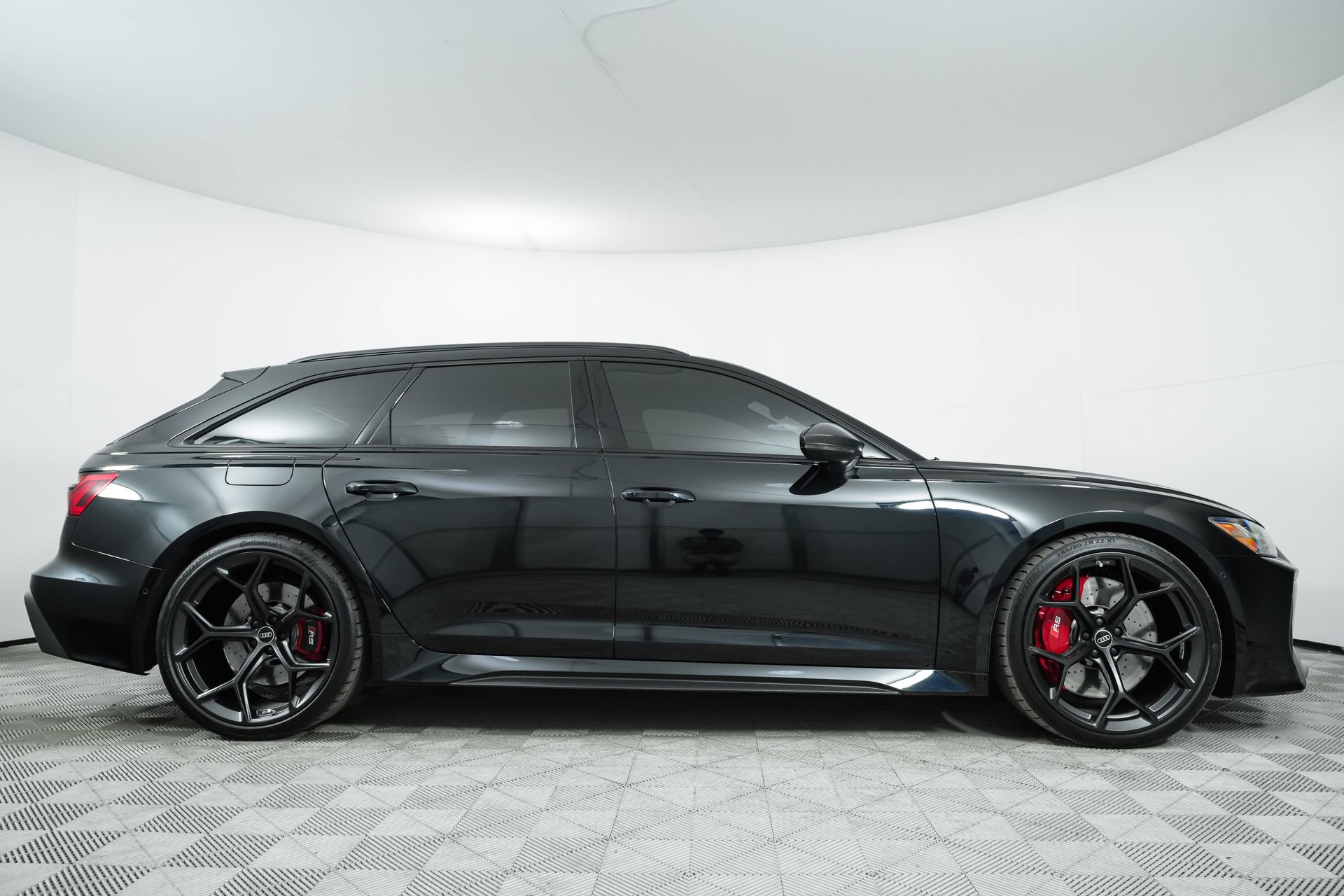 Used 2024 Audi RS 6 performance w/ Matte Carbon Package image 8