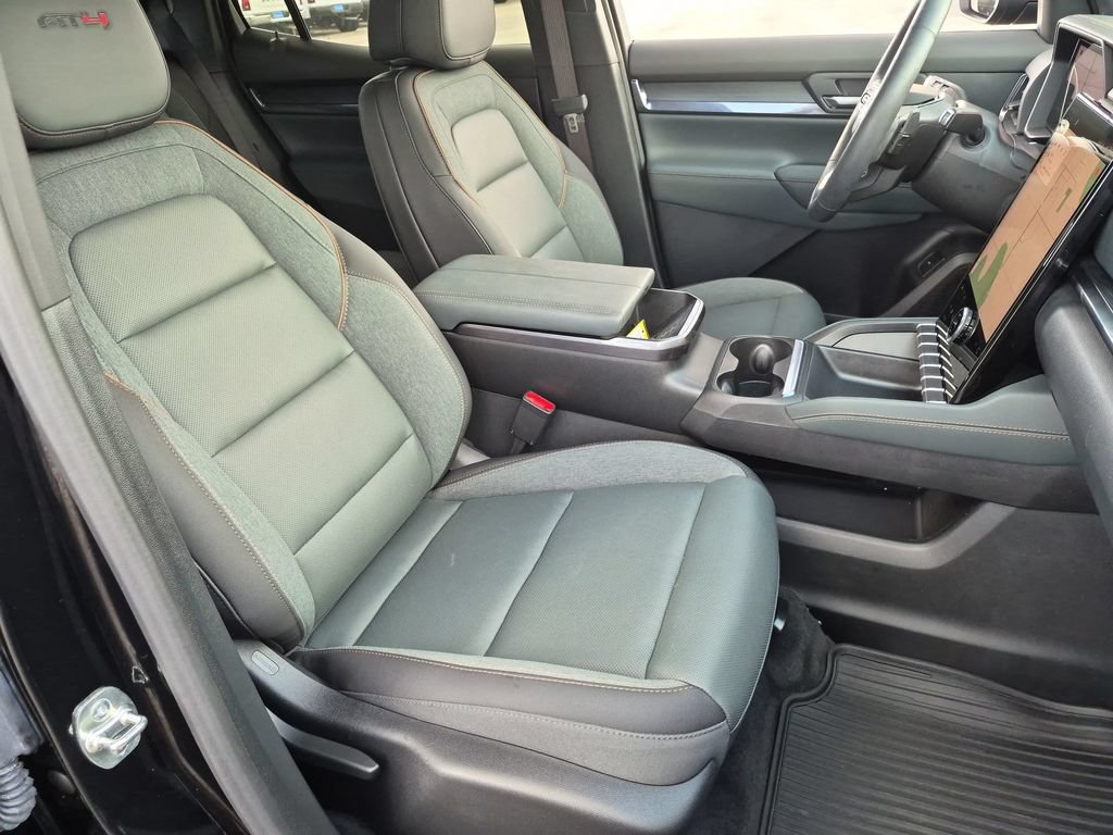 Used 2026 GMC Terrain AT4 w/ Technology Package II AWD/4WD image 34