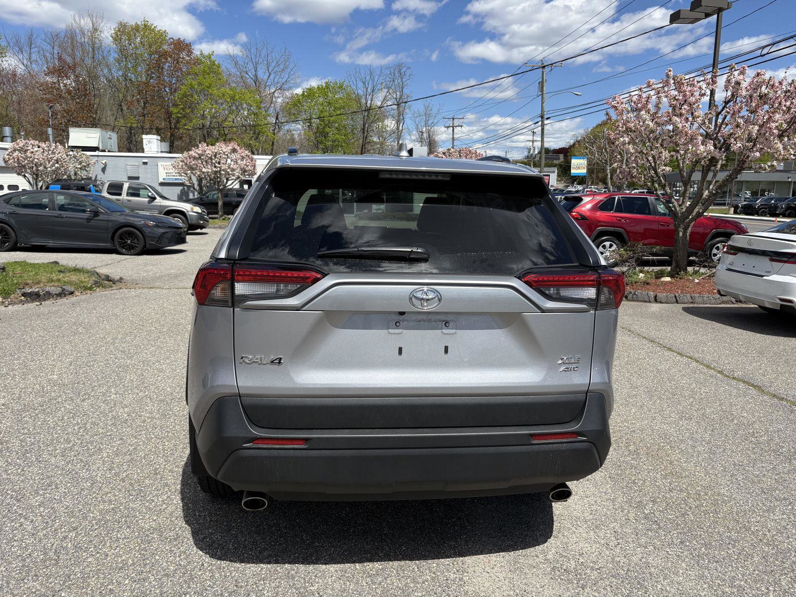 Used 2025 Toyota RAV4 XLE AWD/4WD image 6