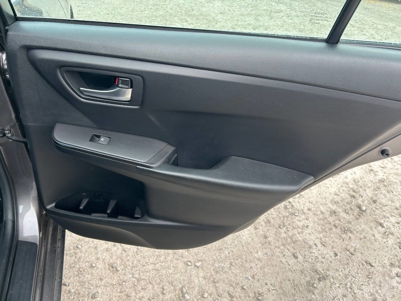 Used 2016 Toyota Camry LE image 18