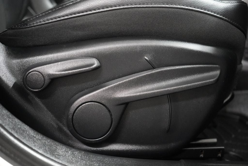 Used 2018 Jeep Compass Latitude FWD image 21