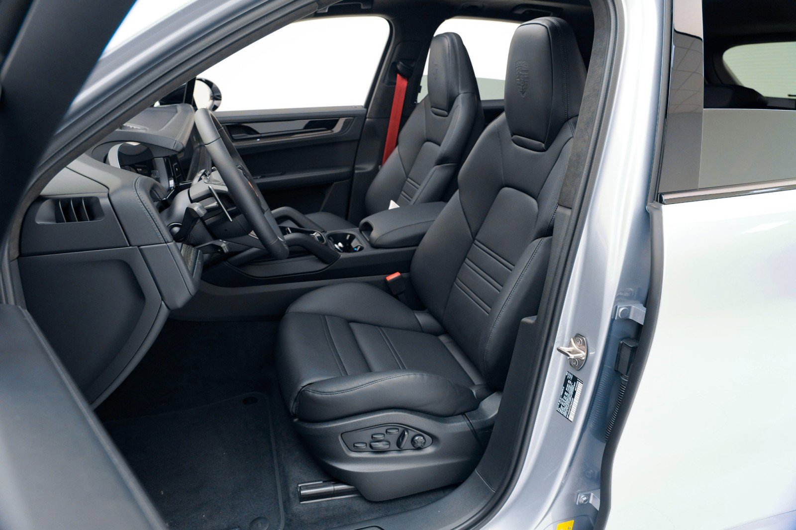 New 2026 Porsche Cayenne GTS image 17
