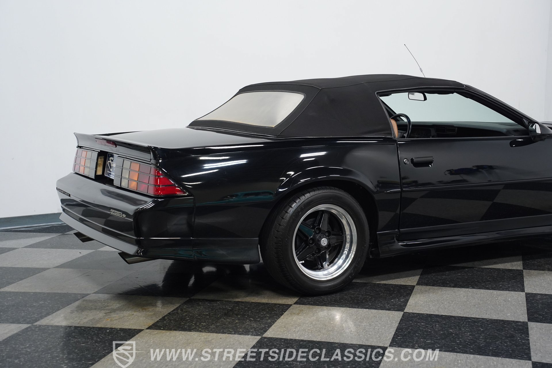Used 1991 Chevrolet Camaro Z28 RWD image 27