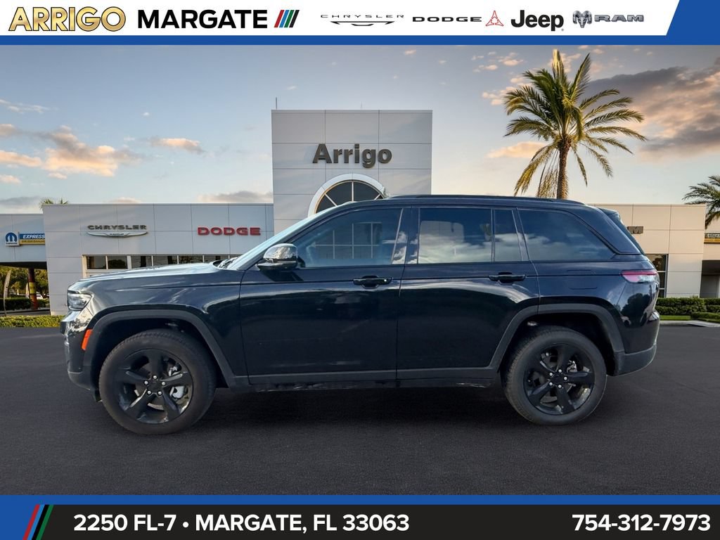 Used 2025 Jeep Grand Cherokee Limited w/ Luxury Tech Group II AWD/4WD image 4