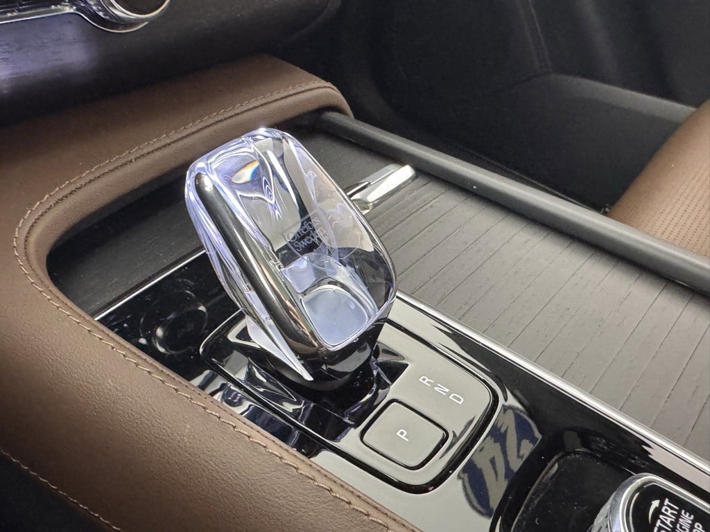 Certified 2024 Volvo XC90 T8 Ultimate w/ Protection Package Premier image 21