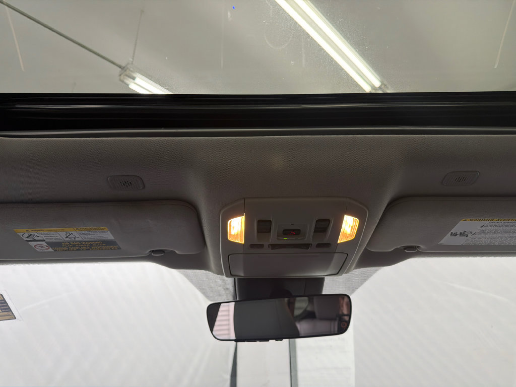 Used 2024 Toyota Highlander XLE FWD image 23