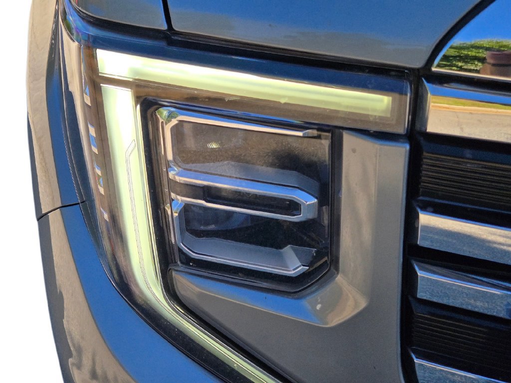 Used 2025 GMC Sierra 1500 SLT AWD/4WD image 4
