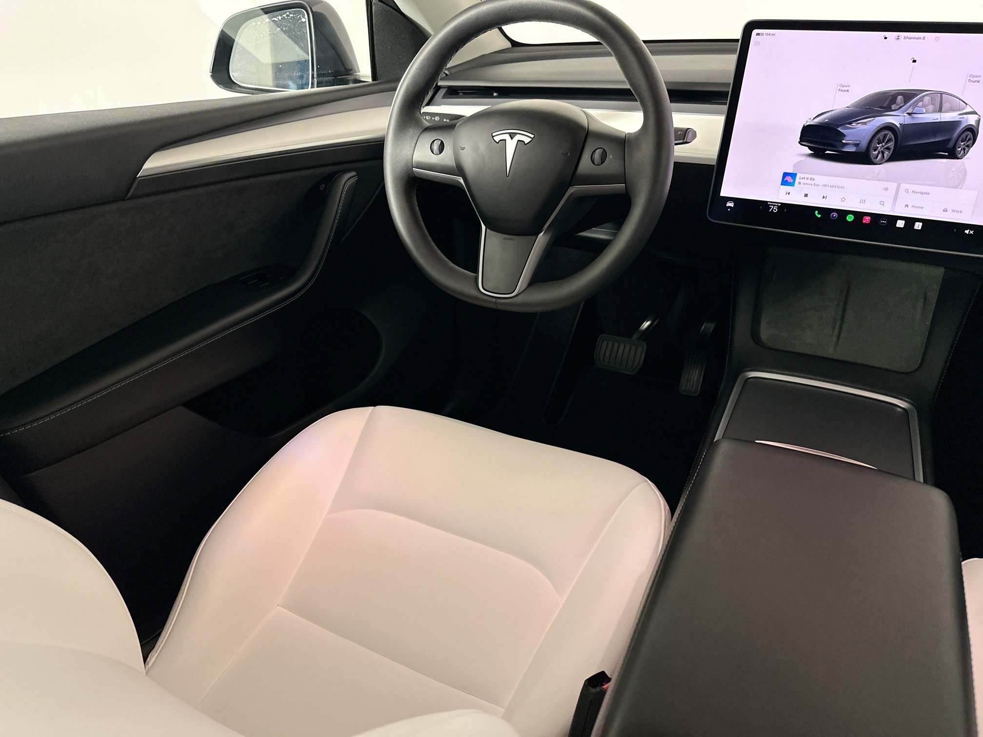 Used 2025 Tesla Model Y Long Range image 31