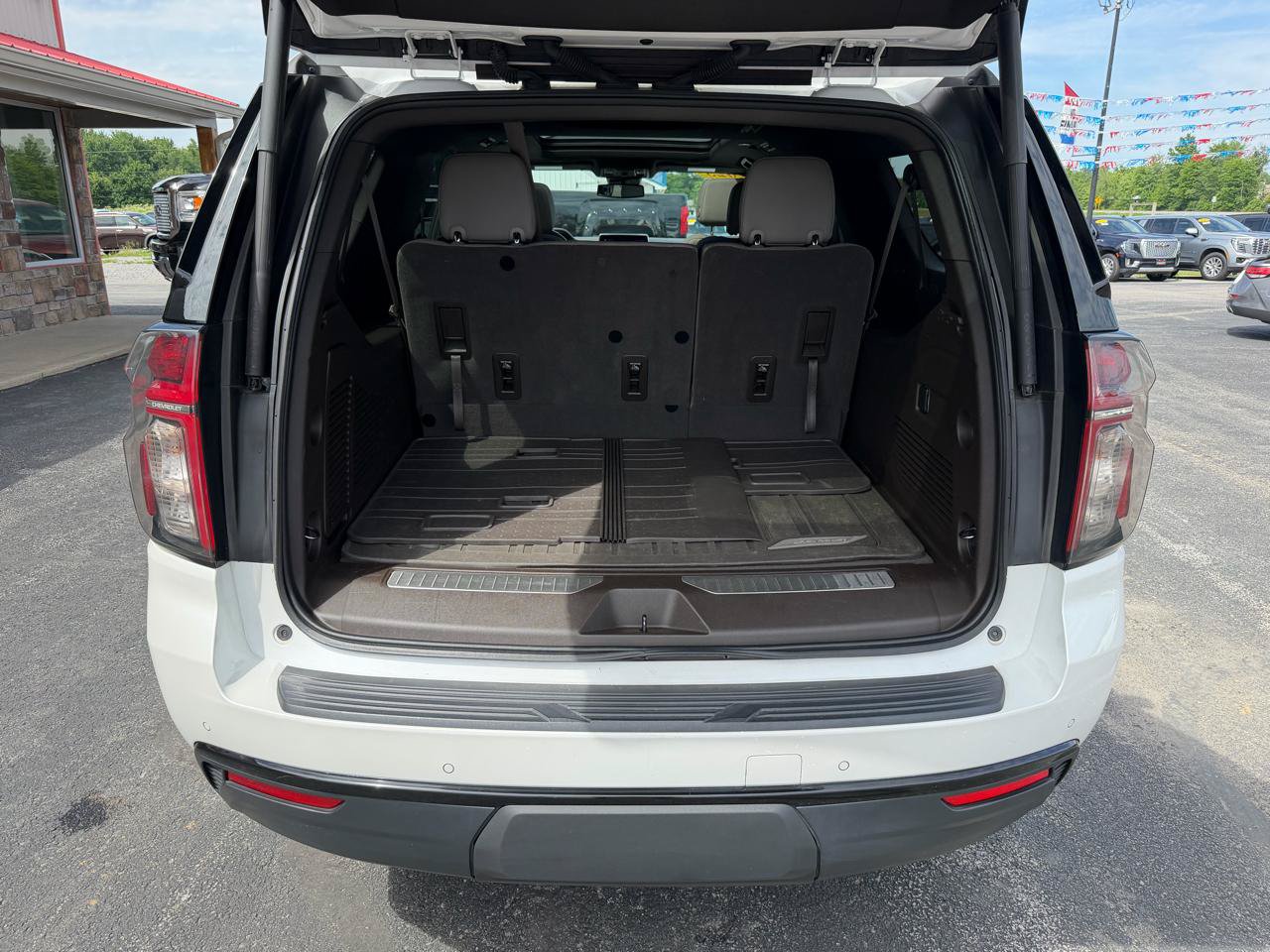 Used 2023 Chevrolet Suburban Z71 AWD/4WD image 6