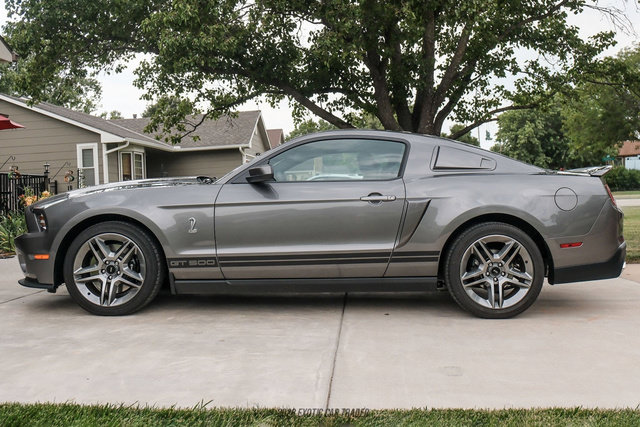 Used 2010 Ford Mustang Shelby GT500 RWD image 3