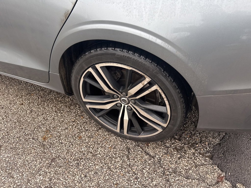 Used 2019 Volvo S60 T6 R-Design image 5