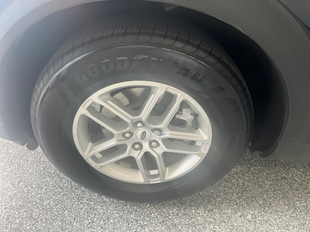 Used 2025 Ford Explorer Active AWD/4WD image 45