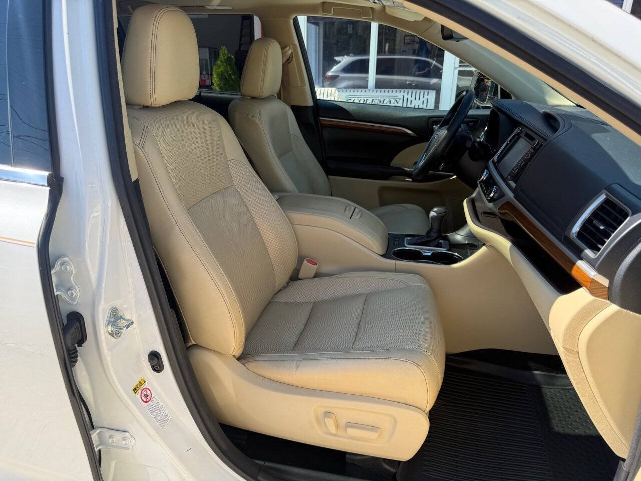 Used 2017 Toyota Highlander Limited FWD image 9