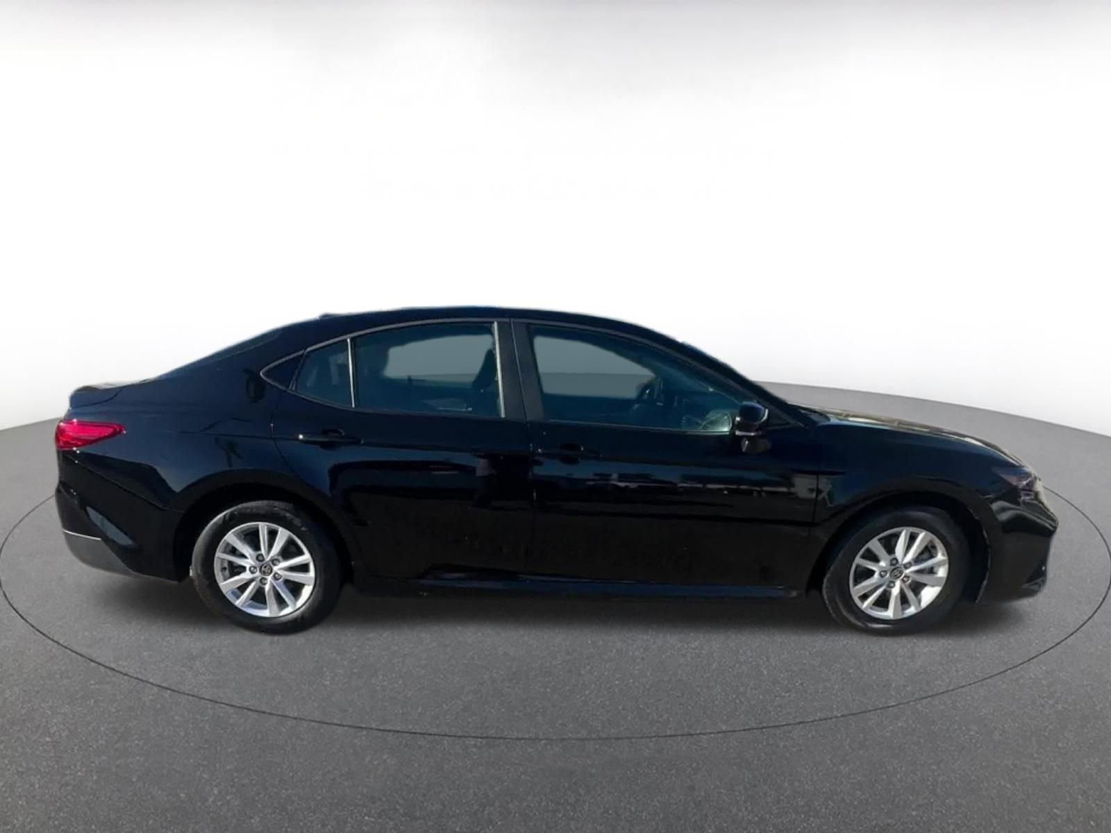 Used 2025 Toyota Camry LE image 16