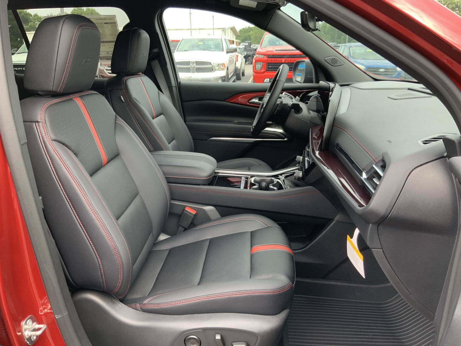 New 2026 Chevrolet Traverse RS w/ LPO, Floor Liner Package FWD image 59
