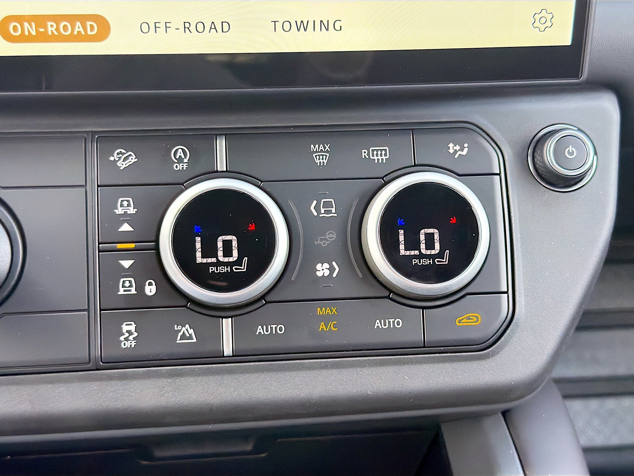 New 2026 Land Rover Defender 130 X-Dynamic SE AWD/4WD image 36