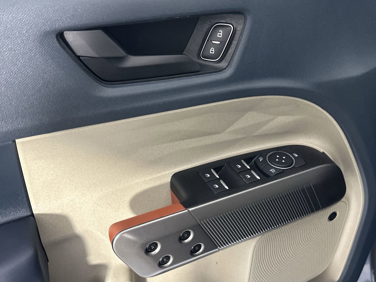 Used 2025 Ford Maverick Lariat w/ 4K Tow Package image 13