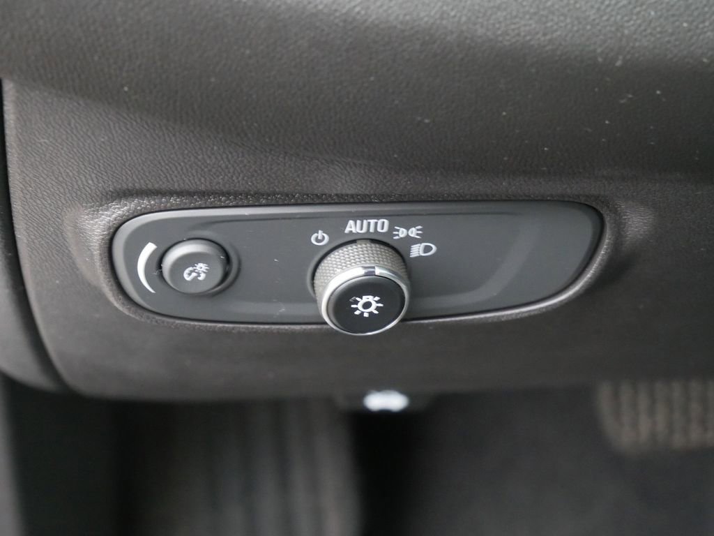 Used 2023 Chevrolet Equinox LT image 19