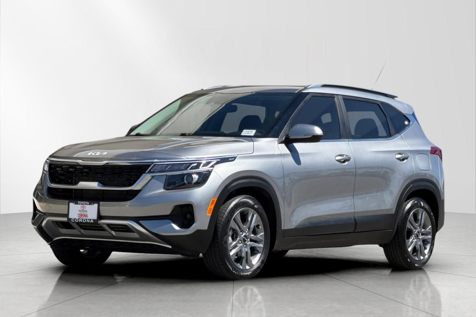 Used 2023 Kia Seltos S w/ Navigation Package image 7