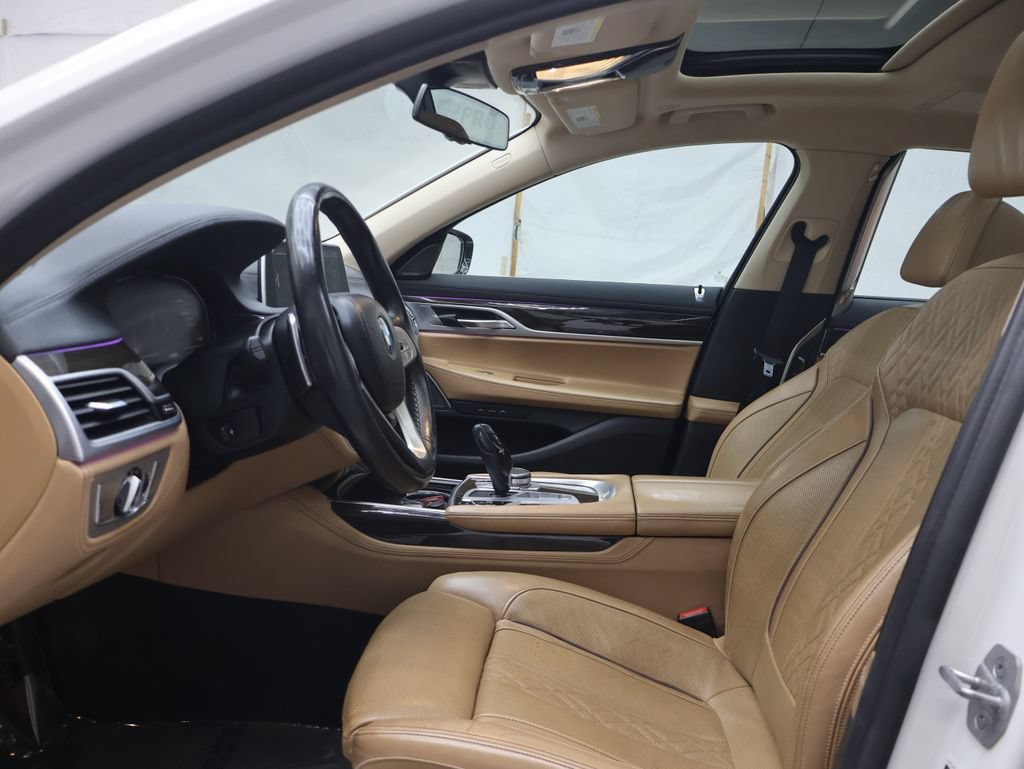 Used 2022 BMW 740i xDrive w/ Premium Package AWD/4WD image 16