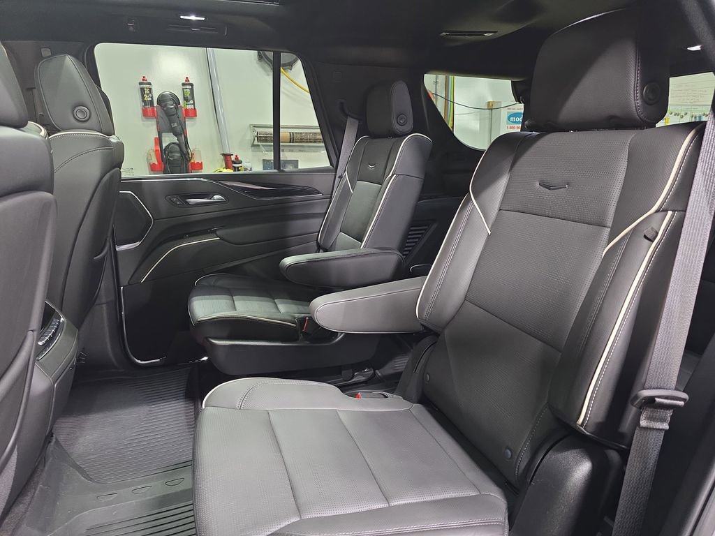 Used 2024 Cadillac Escalade Sport w/ LPO, ONYX Package image 17