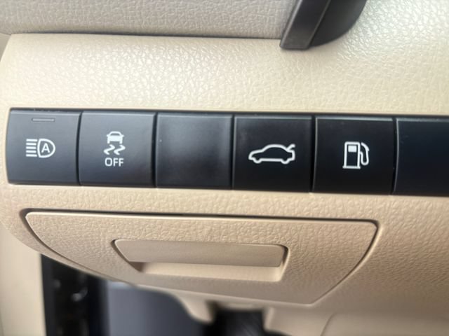 Used 2018 Toyota Camry LE w/ Convenience Package FWD image 17