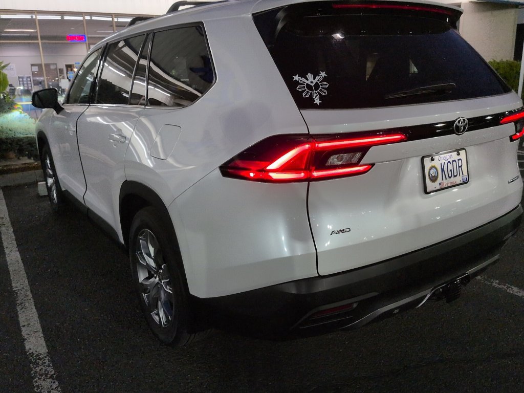Used 2024 Toyota Grand Highlander AWD image 6