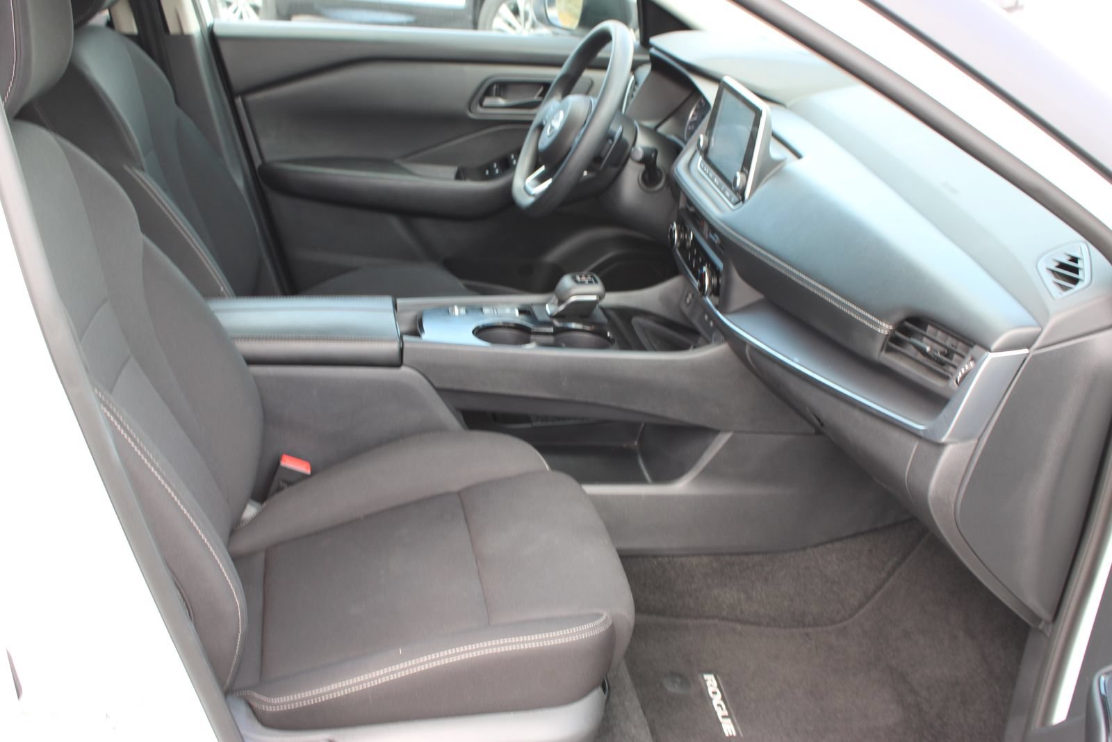 Used 2024 Nissan Rogue S FWD image 23