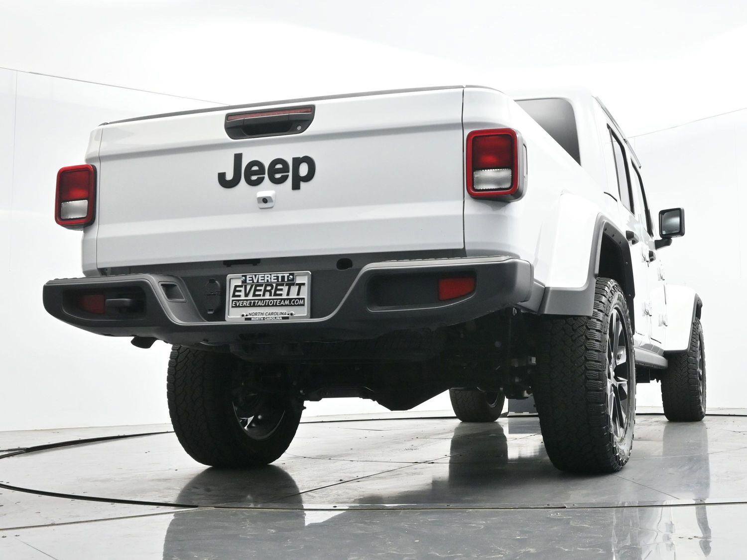 Used 2024 Jeep Gladiator Sport AWD/4WD image 43