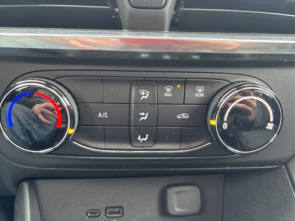 Used 2024 Buick Encore GX Preferred image 30