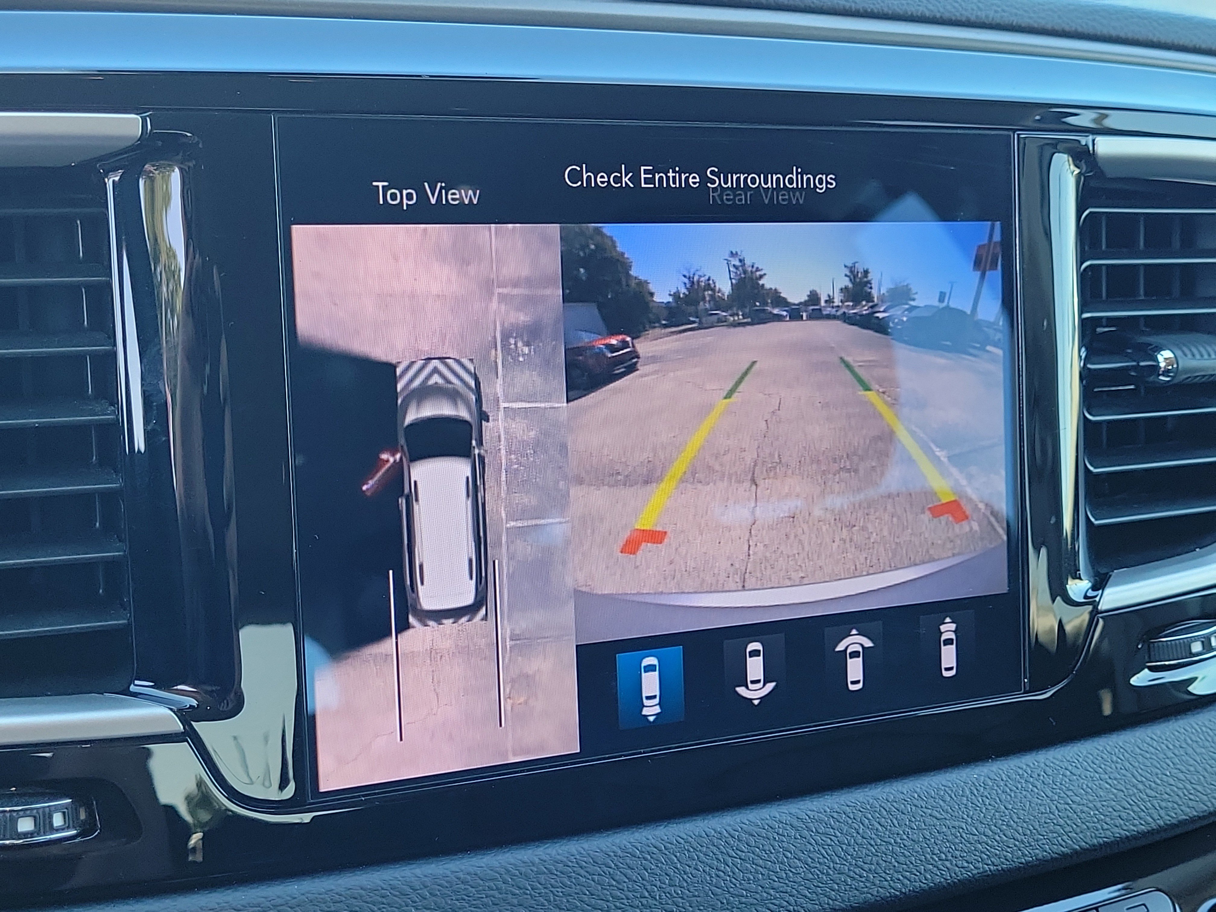 Used 2020 Chrysler Pacifica Touring-L Plus w/ Advanced Safetytec Group FWD image 26
