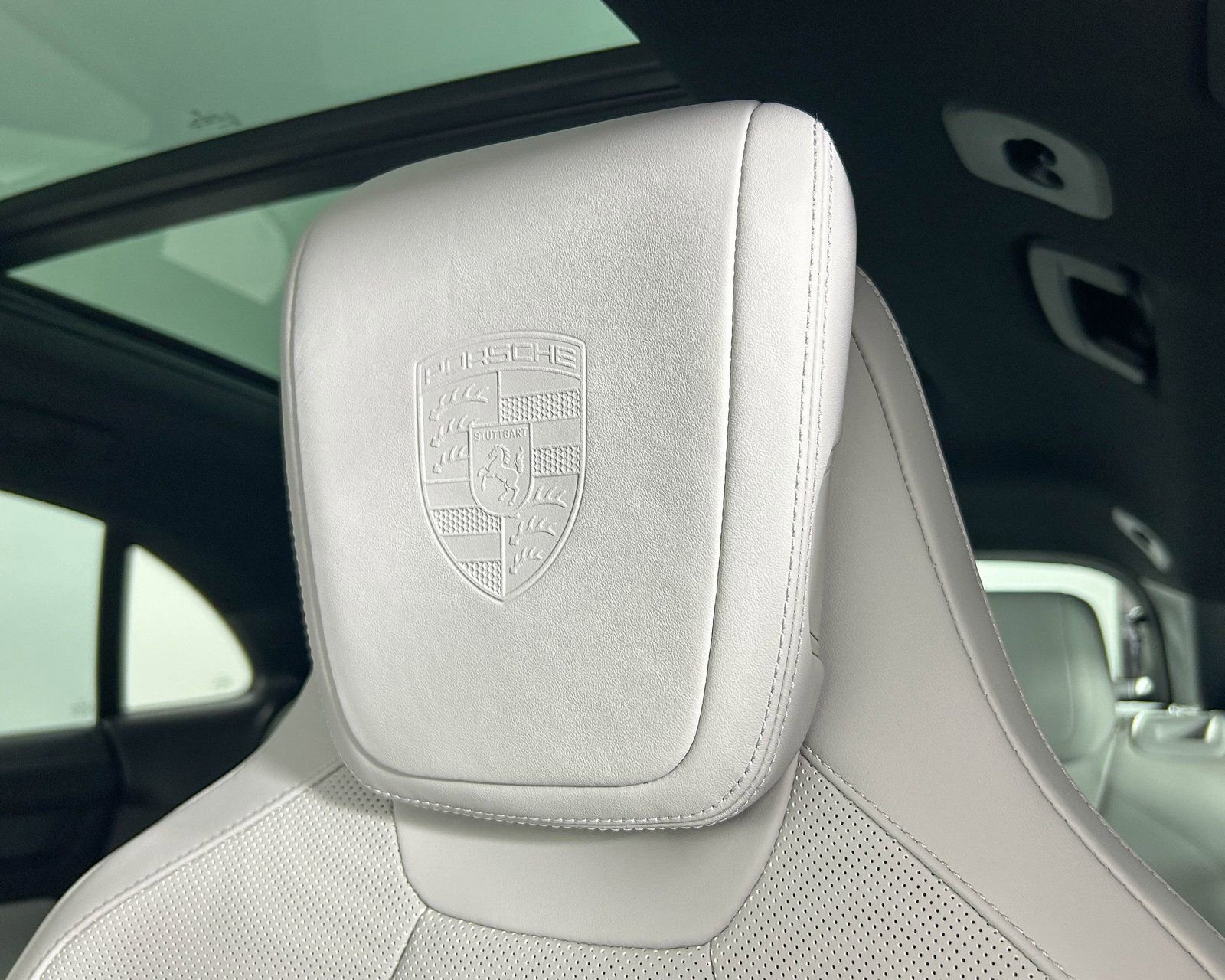 Used 2025 Porsche Macan 4S Electric image 18