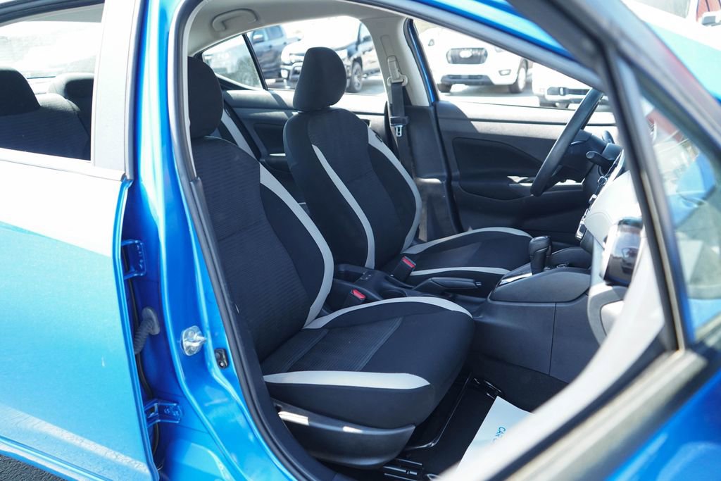 Used 2022 Nissan Versa SV image 32