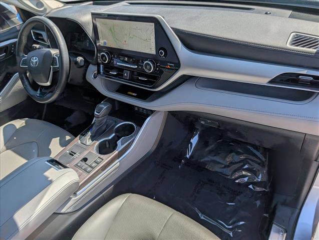 Used 2024 Toyota Highlander Platinum image 21