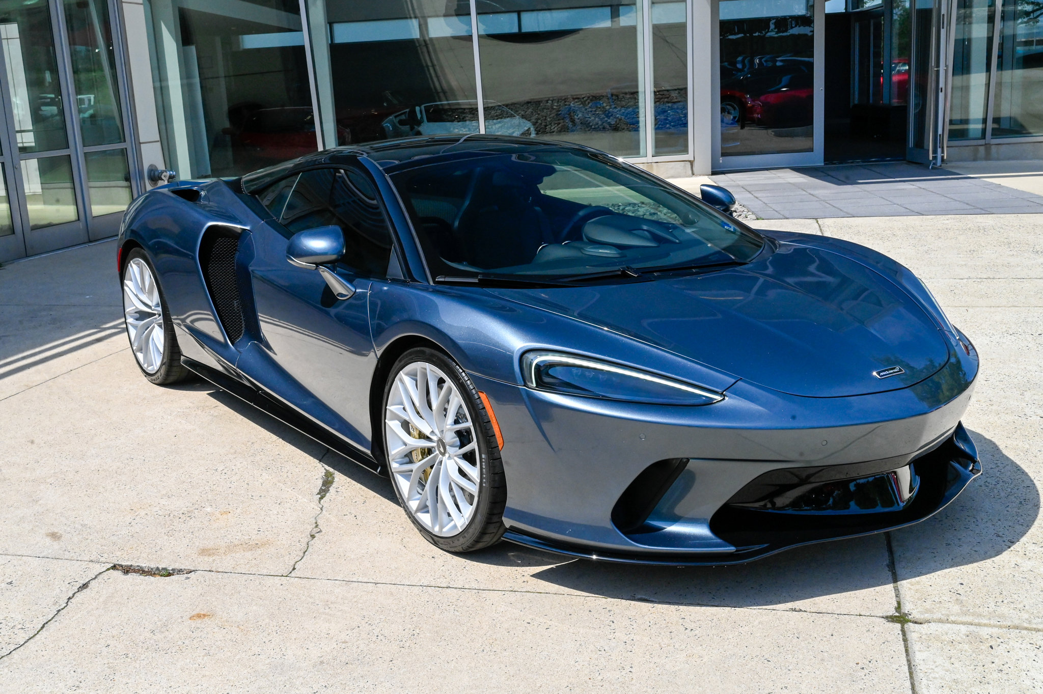 Used 2023 McLaren GT RWD image 3