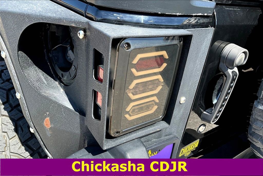 Used 2016 Jeep Wrangler Unlimited Rubicon w/ Connectivity Group image 21