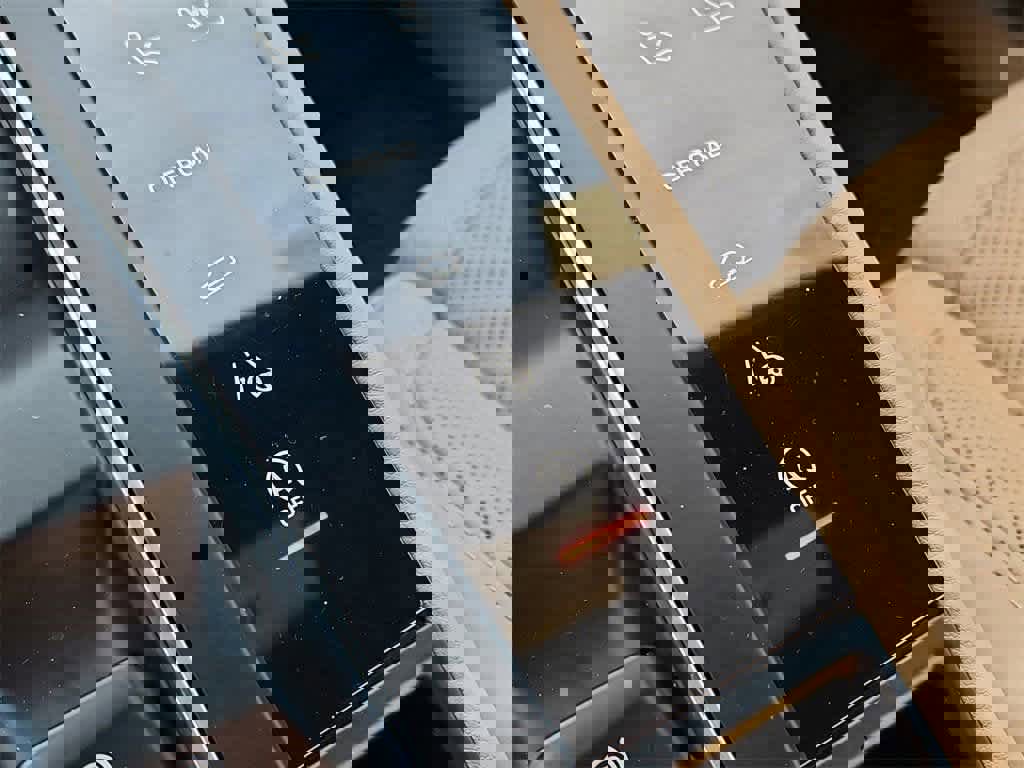 Certified 2025 Porsche Macan image 19