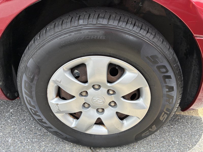 Used 2008 Hyundai Entourage GLS FWD image 19
