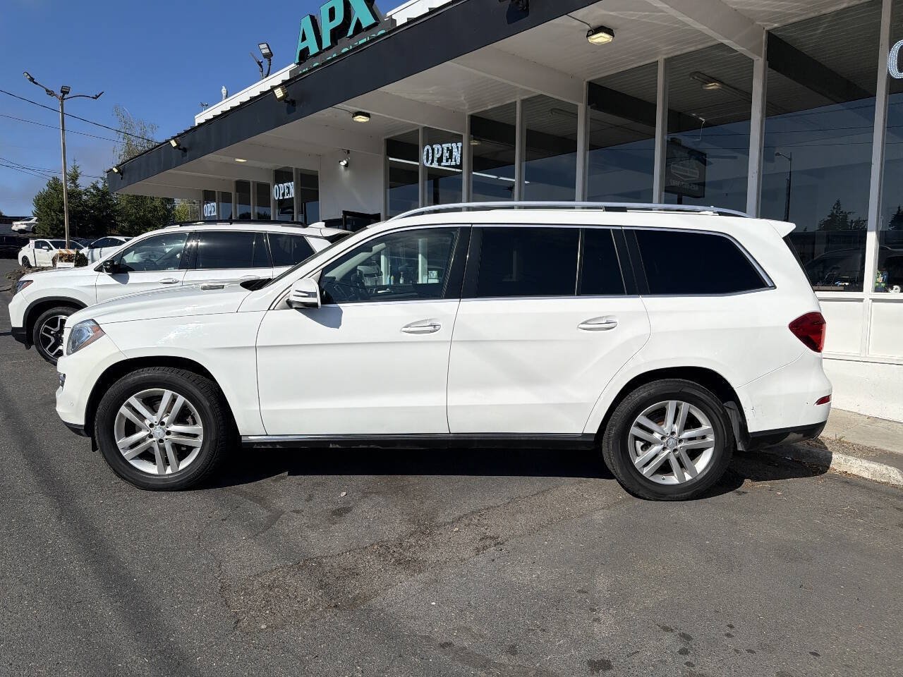 Used 2016 Mercedes-Benz GL 450 4MATIC image 2