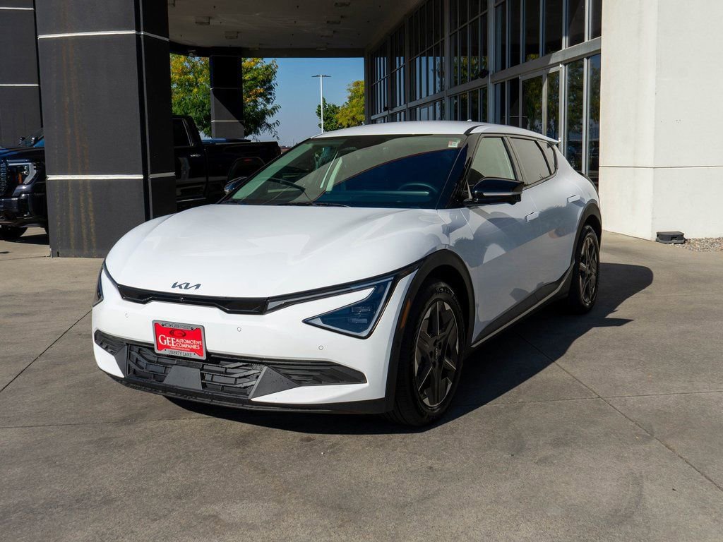 New 2025 Kia EV6 Light w/ Light LR Technology Package image 3