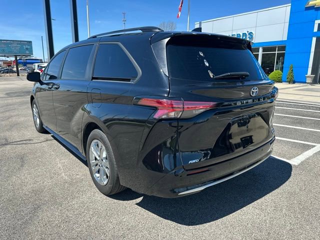 Used 2024 Toyota Sienna Platinum AWD/4WD image 22
