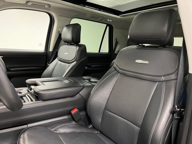 Used 2025 Ford Expedition Platinum AWD/4WD image 22