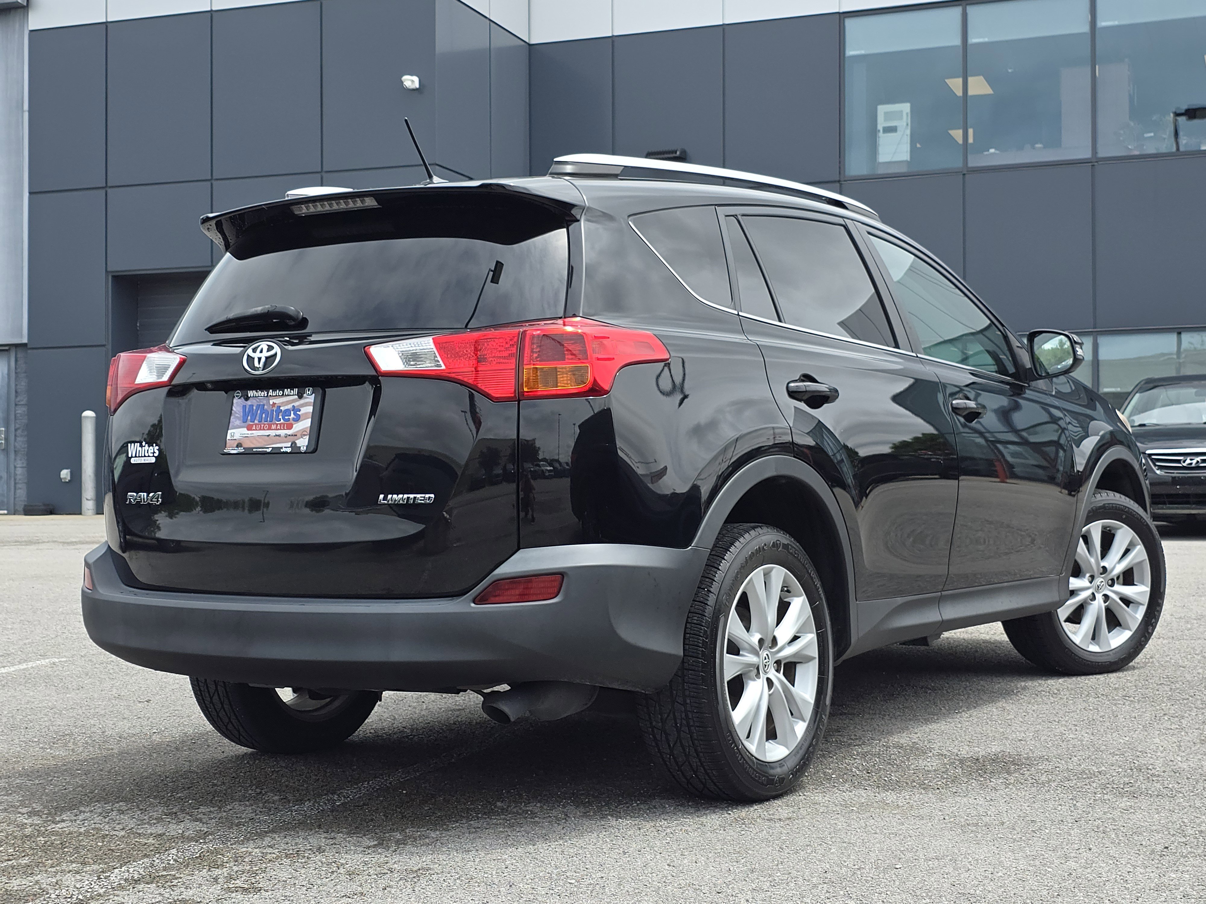 Used 2015 Toyota RAV4 Limited w/ Technology Package FWD image 15