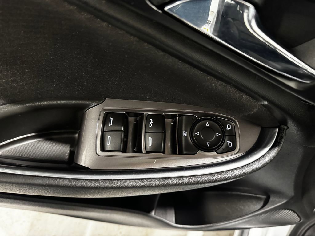 Used 2021 Chevrolet Malibu LT image 14