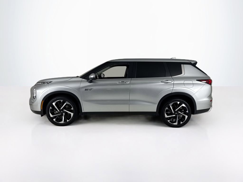 Used 2023 Mitsubishi Outlander 4WD Plug-In Hybrid image 2
