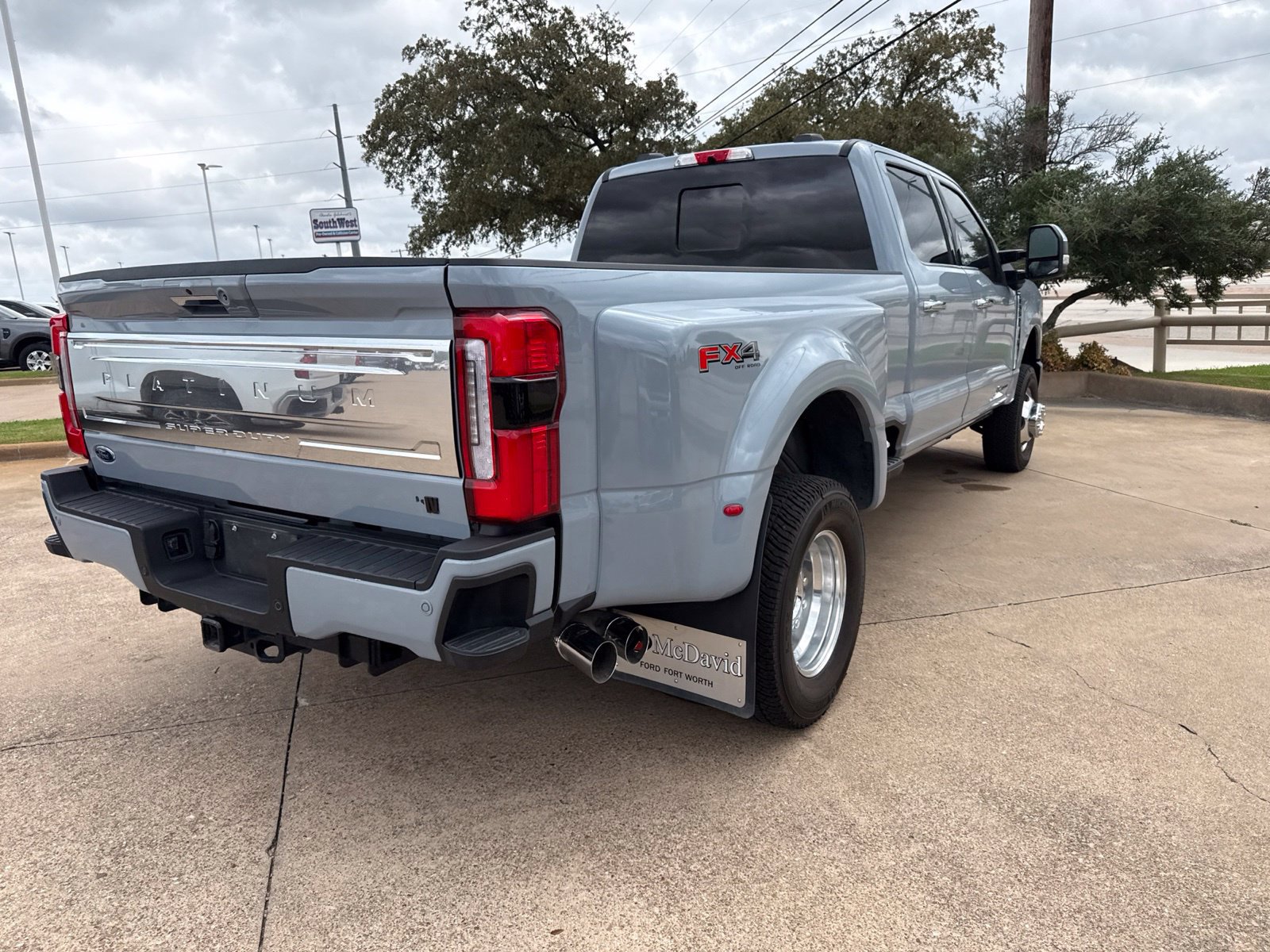 Used 2024 Ford F350 Platinum AWD/4WD image 7
